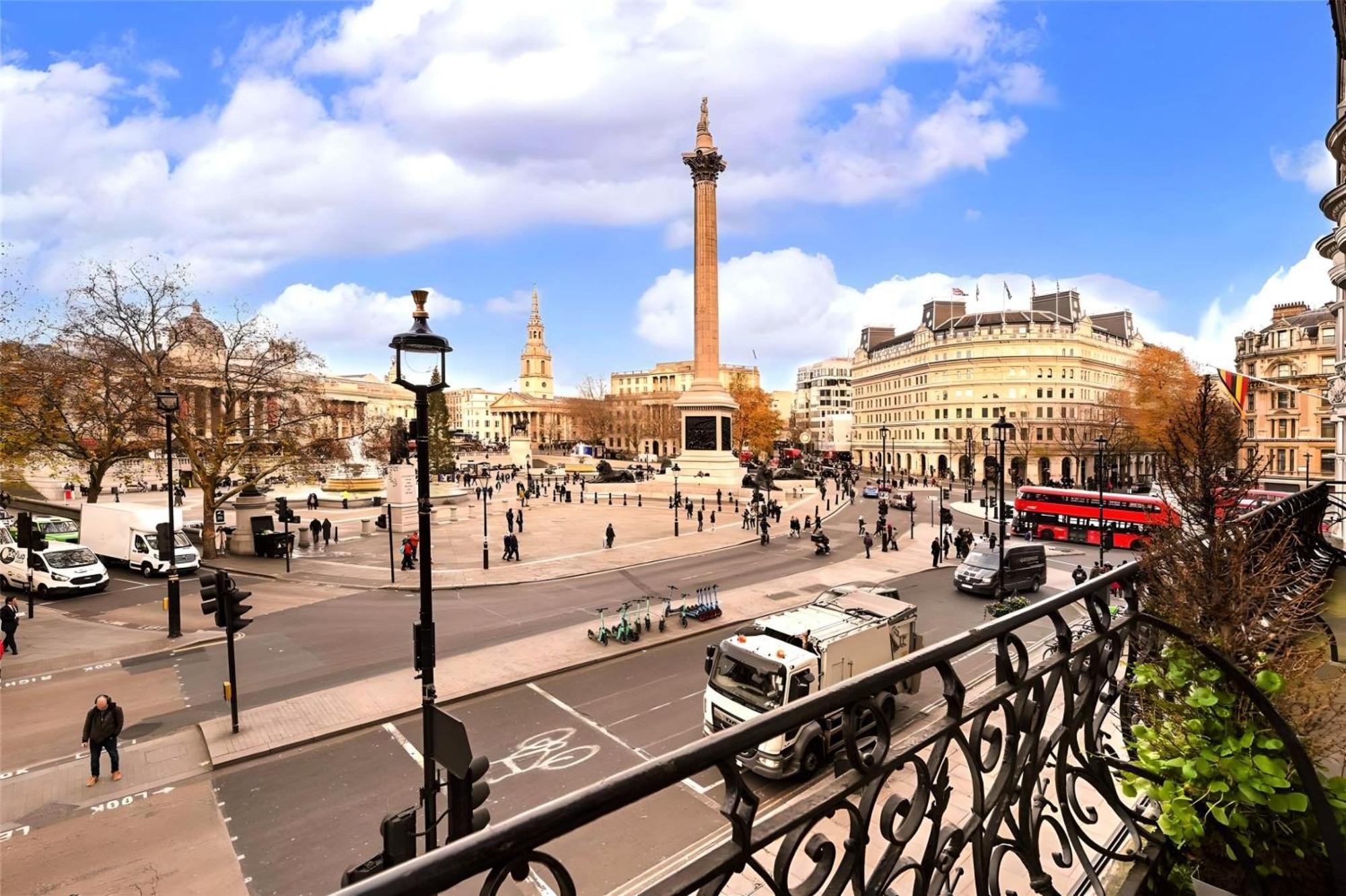 Welcome London - Trafalgar Square Екстериор снимка